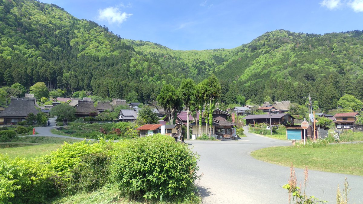 boobystance's tweet photo. 美山かやぶきの里
久しぶりに来たが、なんか色々整備されている。
それでも生活感のある佇まいはそのままだ。

どっかの集落みたいに人が押し寄せてテーマパーク化したりしないで欲しい。

まぁこんな山奥までそうそう押し寄せんか https://t.co/el1pXfcYYH