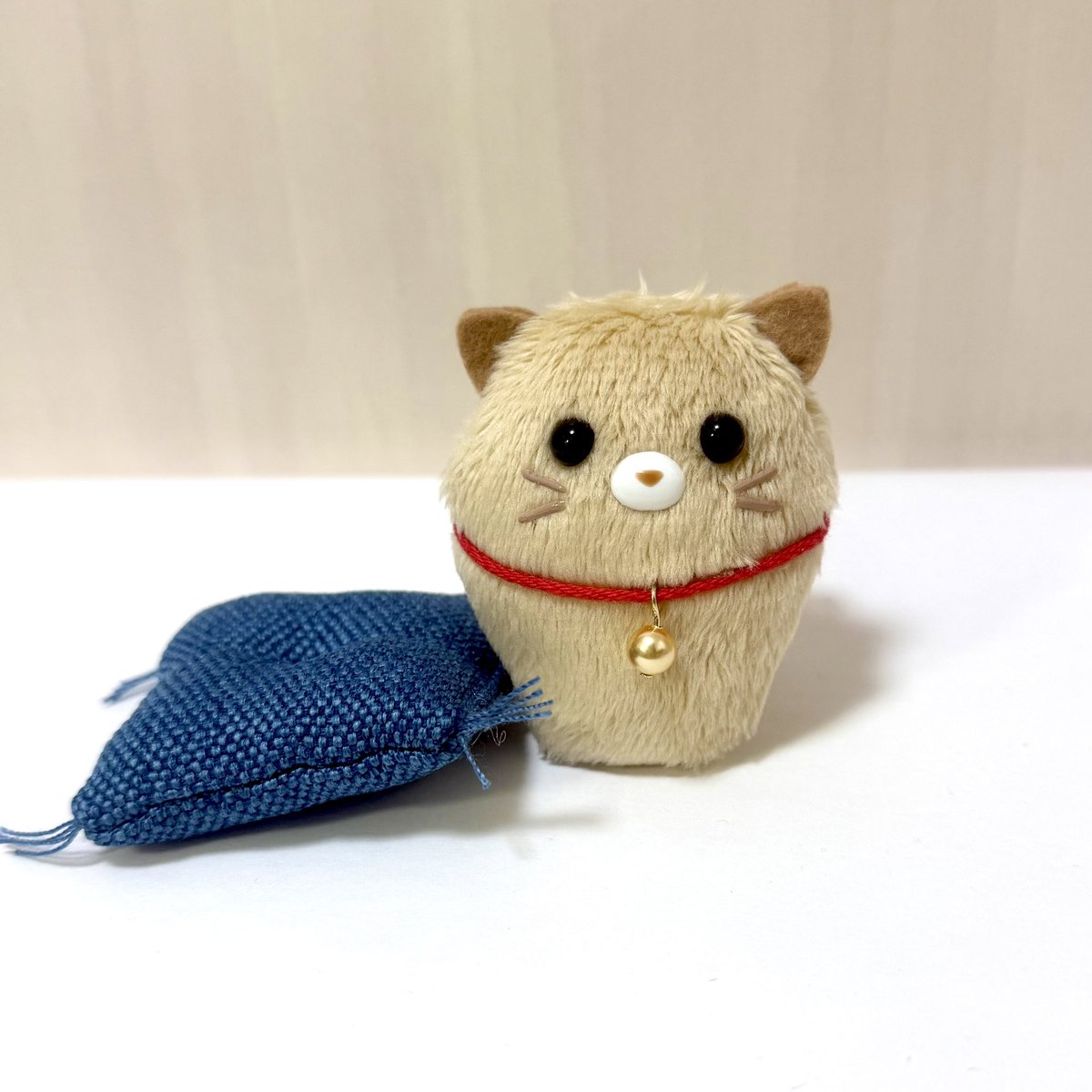 アザラーニャ1匹、お迎え待ちです🐱 #あざらし #ぬいぐるみ #猫