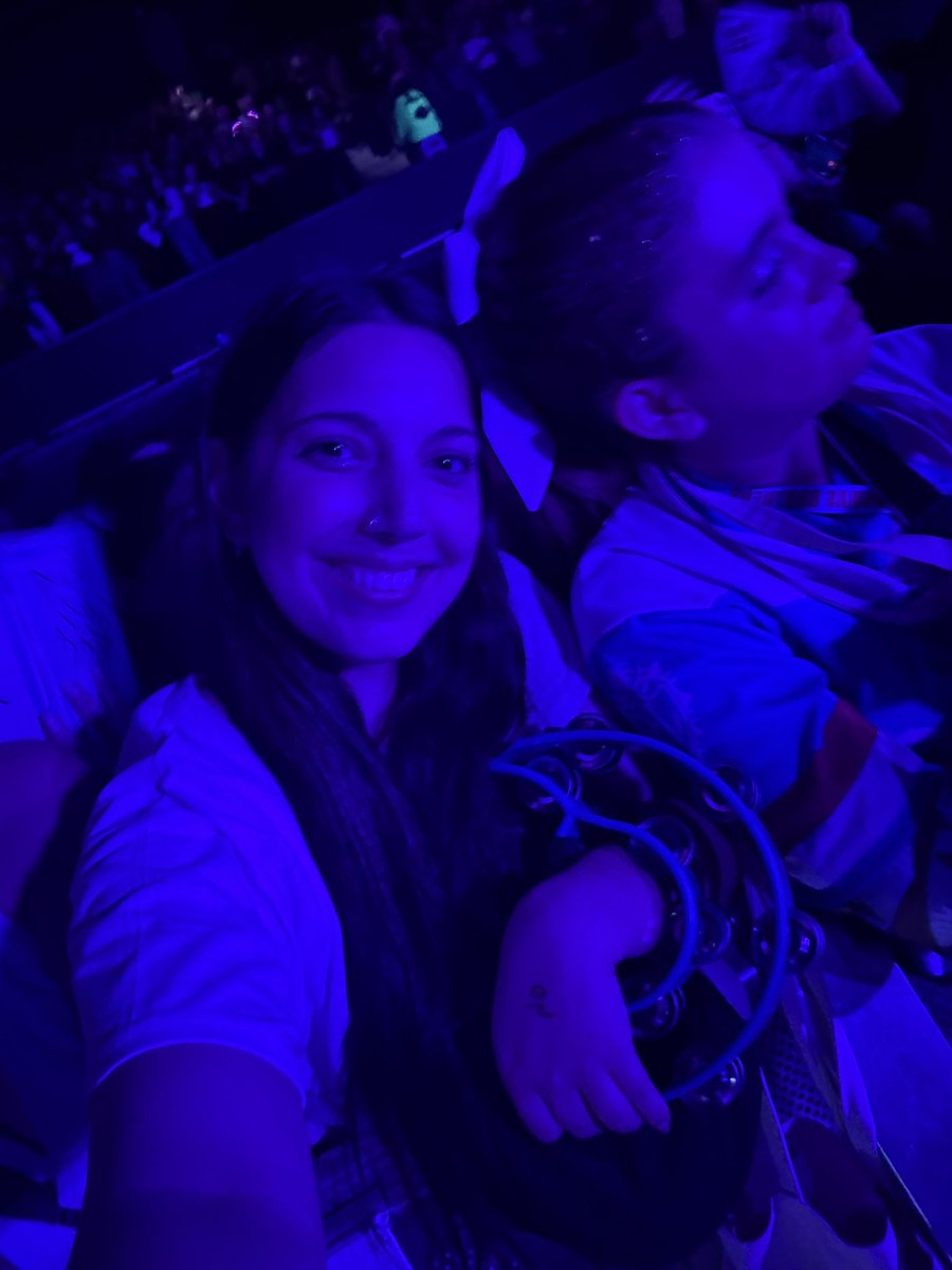 ffzulli's tweet photo. Nunca voy a superar este momento soy la persona mas feliz❤️ Gracias @joejonas @jonasbrothers https://t.co/hJrsCTKrQK