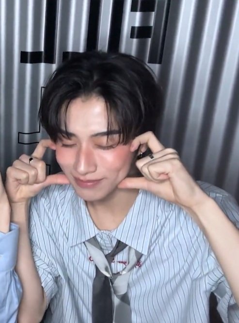 달무리 tweet media