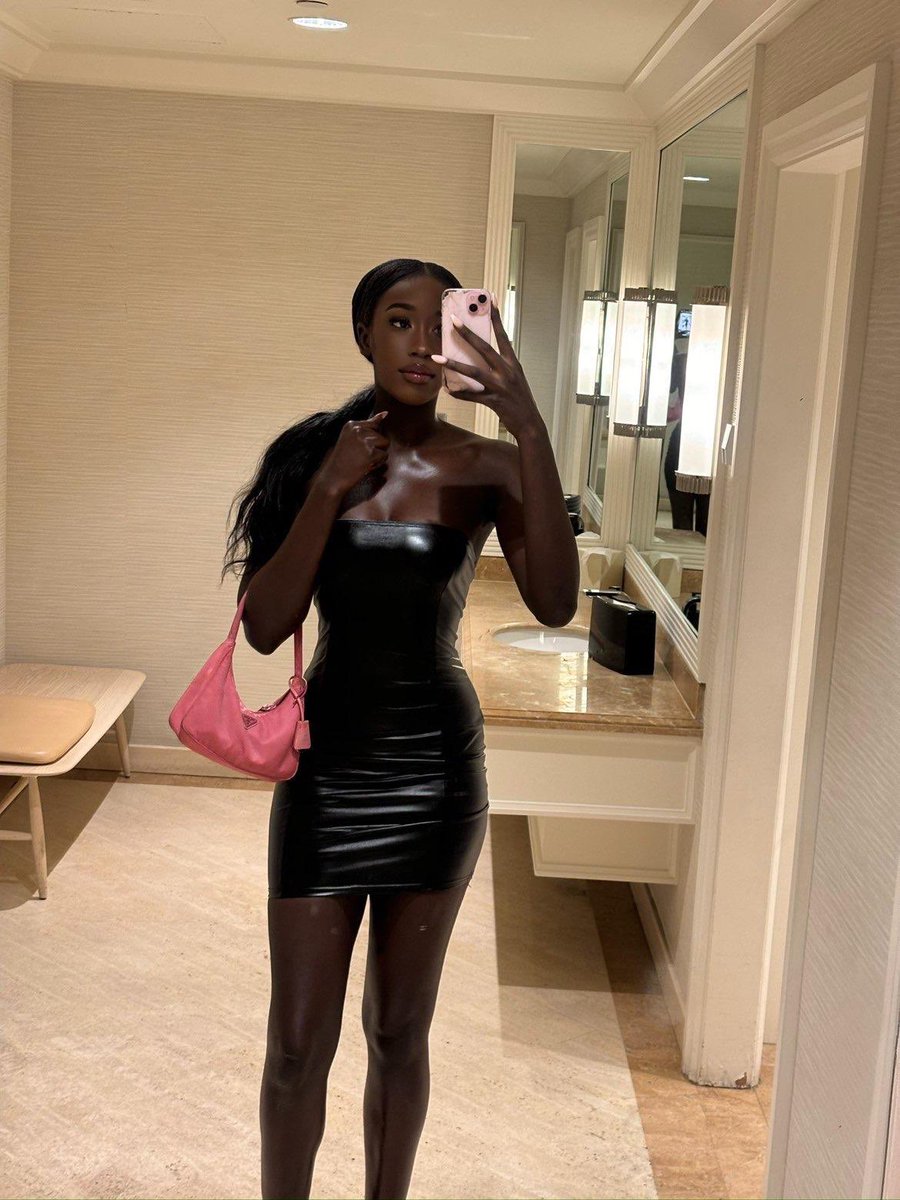 EbonyBrat's tweet photo. I want to hear my cashapp going off all morning beta boys 😩
$richblackgworl https://t.co/g8d4HeAYxf