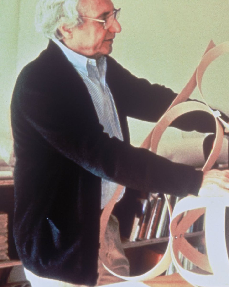 PAdams87058's tweet photo. We were saddened to learn of the passing of architect and Knoll collaborator Frank Gehry. His singular vision shaped contemporary architecture and will continue to inspire generations. https://t.co/KIsU1OqyWN
