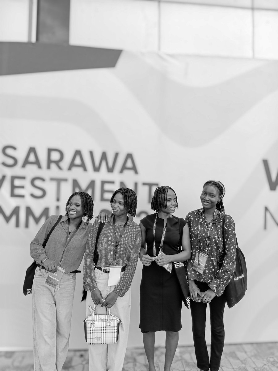 0x_daree's tweet photo. Yesterday, I didn't show up online because I was outsideeeee🤭
I attended the nassarawa investment summit and I met amazing people 🥹❤️
It's my first time attending an event like this so cheers again🥂 to trying new things and putting myself out there🤭#nis2026 #nasida https://t.co/eBH8nnQc4A