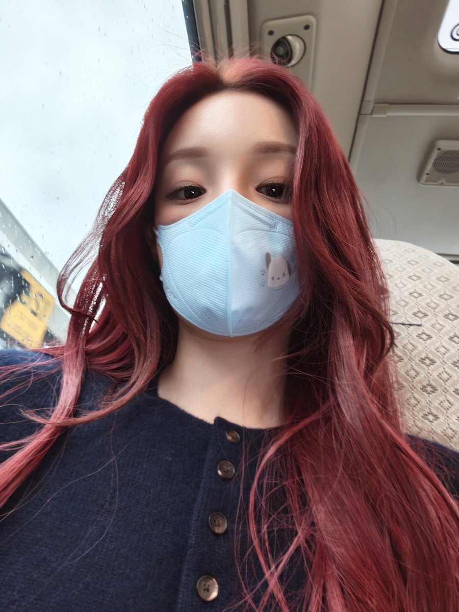 260507 #Yuqi posted in Super Topic
and the IP address showed Italy.

🐶: Good morning ☀️

#우기 #宋雨琦