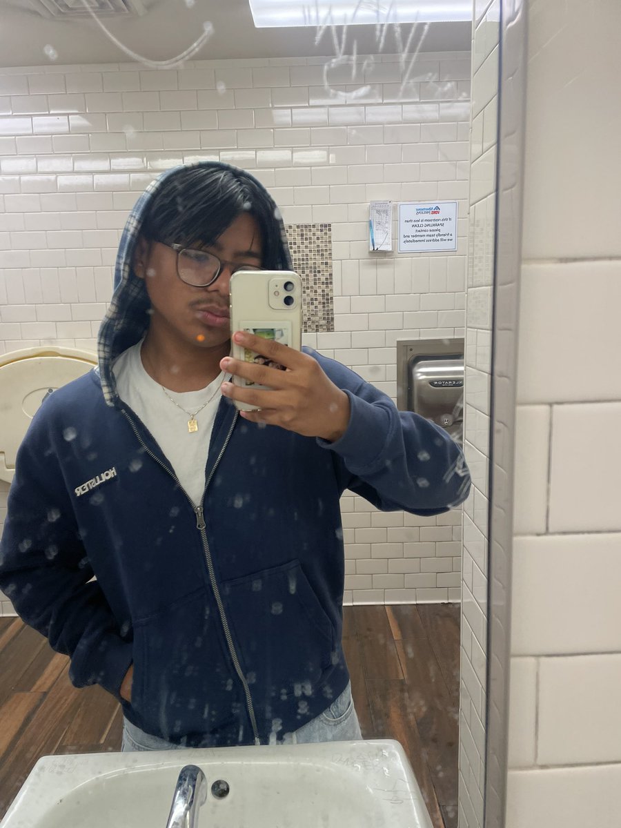 stvrtwink's tweet photo. hmu if you wanna buy content 
#twink #selling #la #verse #gay 
me at school         vs              me at home https://t.co/s1uJzN4IAb