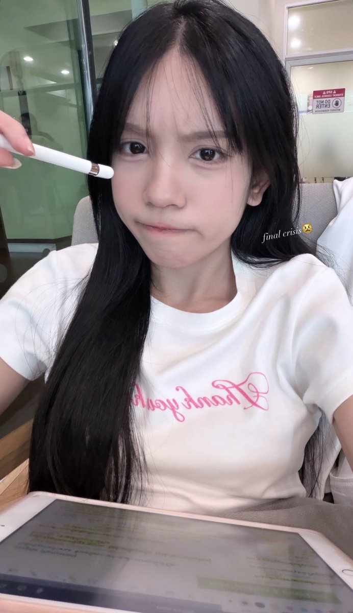 (📱) : Ig Story Update
— ‘ @ luksorn.bnk48office

final crisis😾

📁 : instagram.com/stories/luksor…

#LuksornBNK48
#BNK486THGeneration 
#BNK48