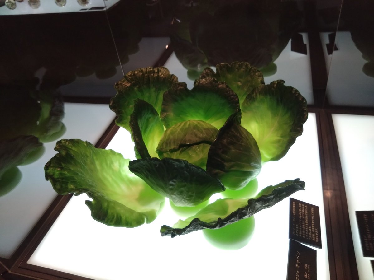 NirataMax's tweet photo. 諏訪のガラス館で時価2億円の水晶玉ゲッツ…しようとしたら700キロ近くあって断念(´・ω・`) https://t.co/mnTnSFNa3T