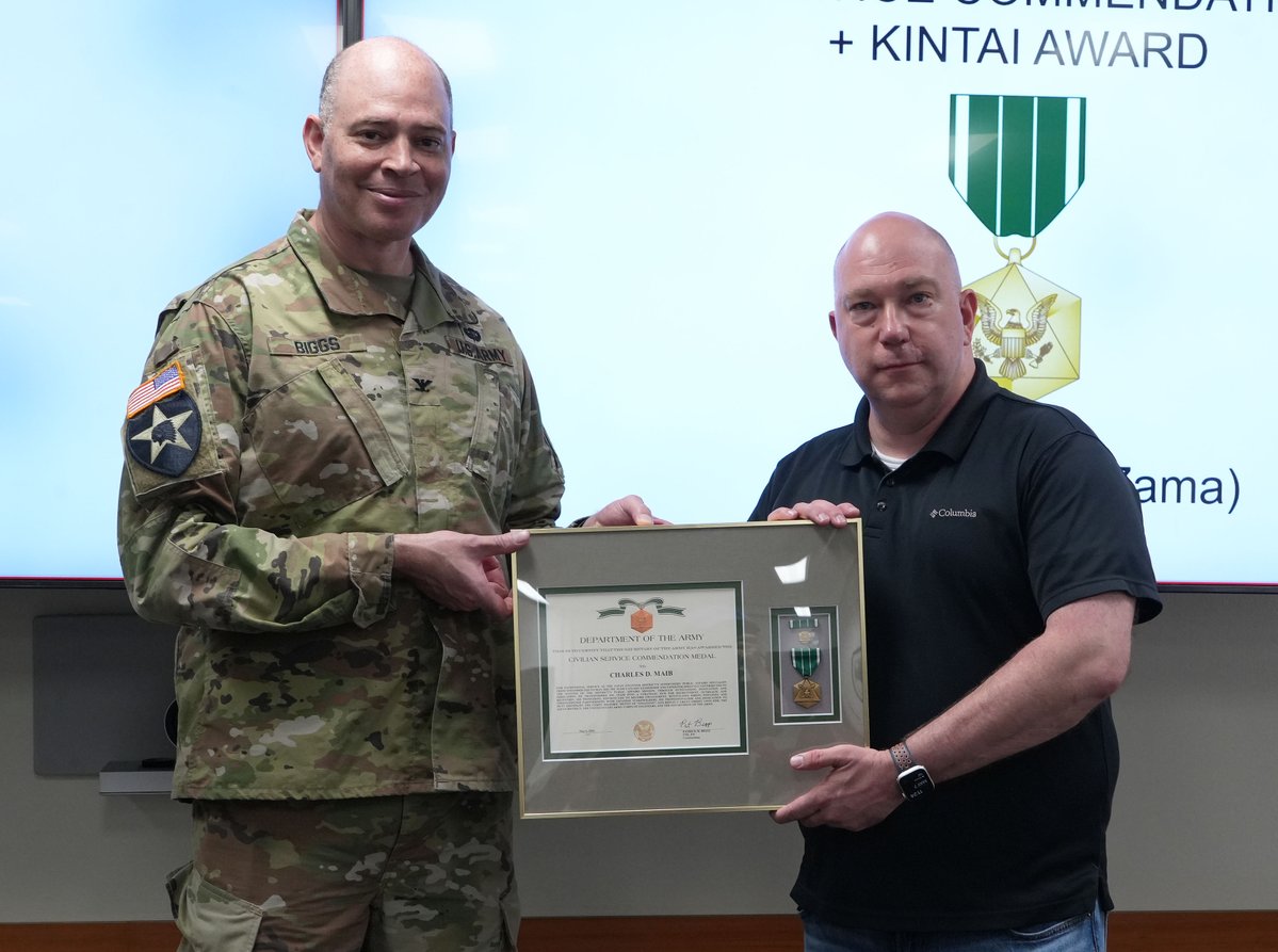 USACEJapan's tweet photo. JEDキャンプ座間本部において四半期ごとのAward Ceremony（授賞式）を行いました。
優れた業績や永年勤続を表彰し、仲間からは称賛を送りました。
受賞者の皆さま、おめでとうございます😊

#JED #USACE #米陸軍工兵隊 #授賞式 #AwardCeremony https://t.co/jo7W8sfpPM