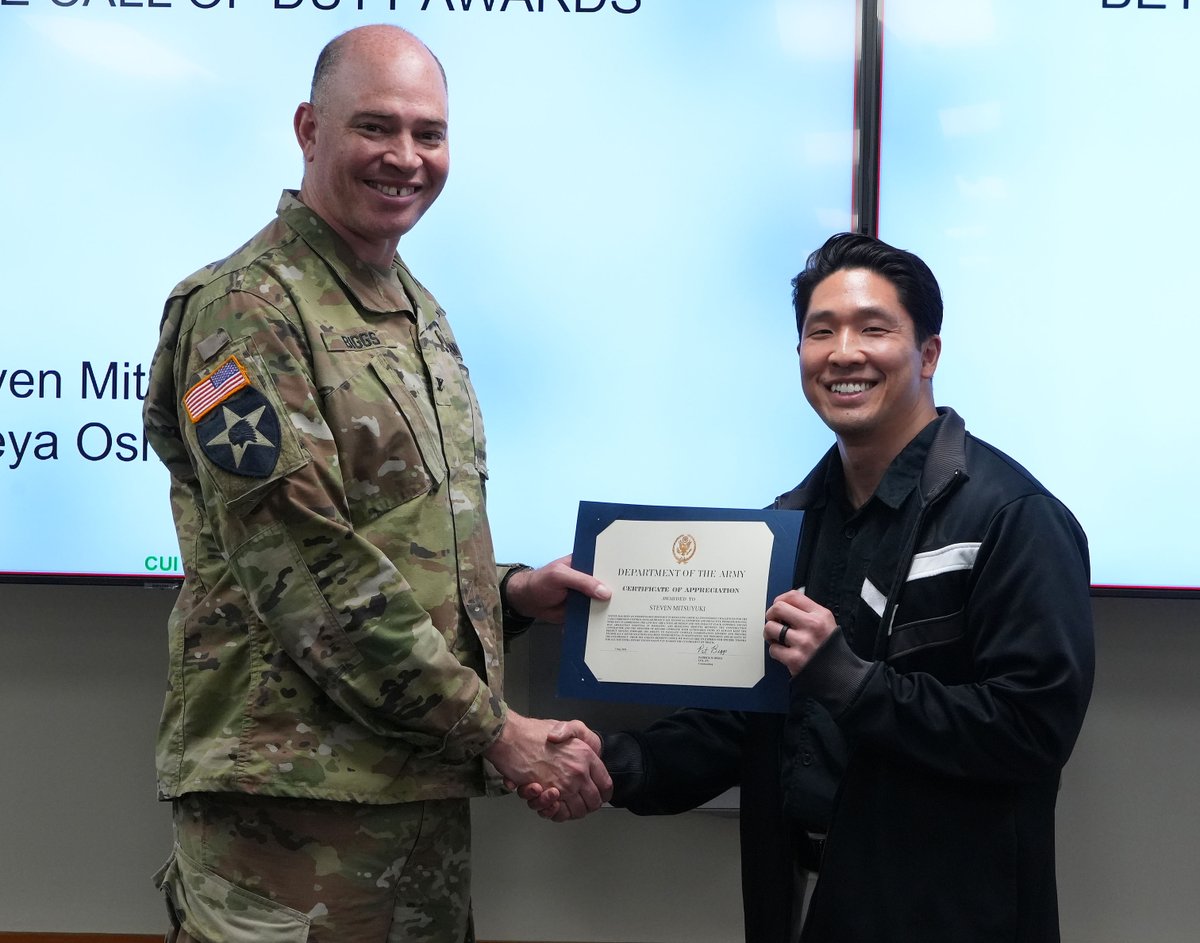 USACEJapan's tweet photo. JEDキャンプ座間本部において四半期ごとのAward Ceremony（授賞式）を行いました。
優れた業績や永年勤続を表彰し、仲間からは称賛を送りました。
受賞者の皆さま、おめでとうございます😊

#JED #USACE #米陸軍工兵隊 #授賞式 #AwardCeremony https://t.co/jo7W8sfpPM