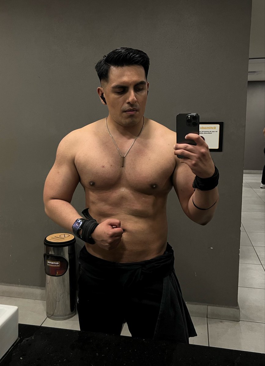 juenzasa's tweet photo. Del que era a este cabrón de ahora 🔥
El trabajo duro nunca falla.
¿En qué nivel estás tú? 💪 https://t.co/f3IwsH1Z5C