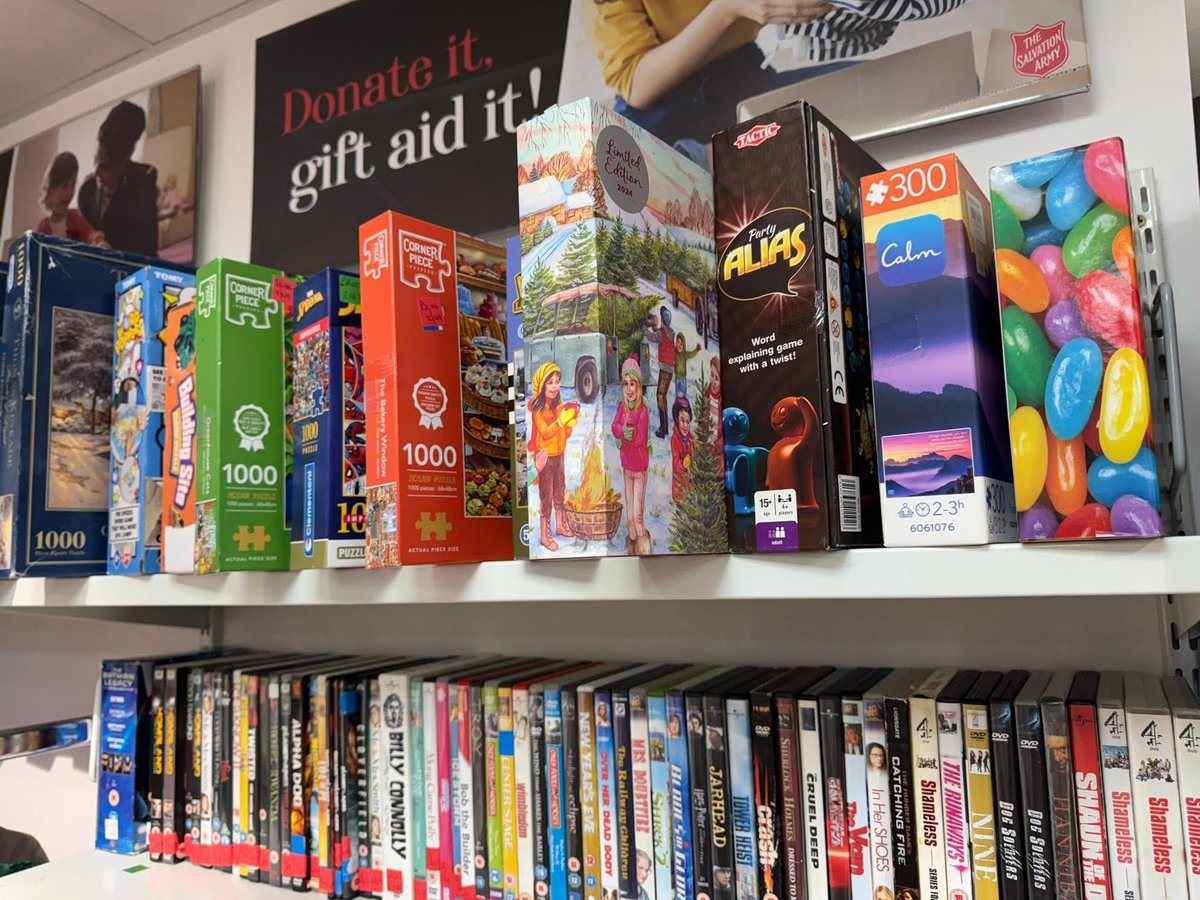 RutherglenEx's tweet photo. It’s #screenfreeweek, and Salvation Army Charity Shops #rutherglenexchange is the perfect place to find low‑cost, low‑tech ways to switch off ❤️ https://t.co/leg5PwcCOC