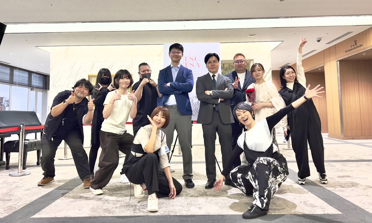 corgi_ours's tweet photo. 最高のチームに支えられ、
東京スタイルコレクション26SS閉幕しました！
頼もしい仲間達、いつも本当にありがとうね。 https://t.co/Ty3QIyBPJd
