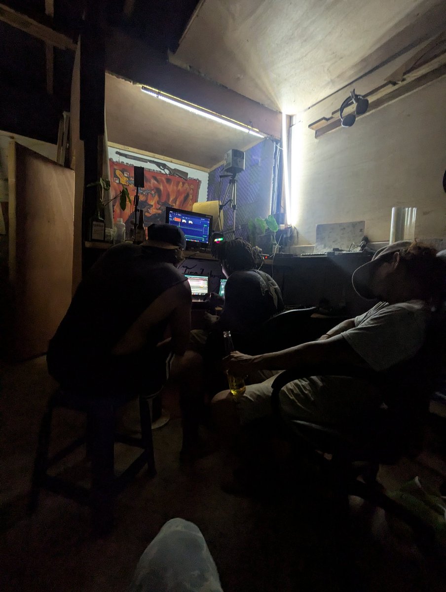 MoIkva's tweet photo. me rn makin music https://t.co/TcOOGRhxNM