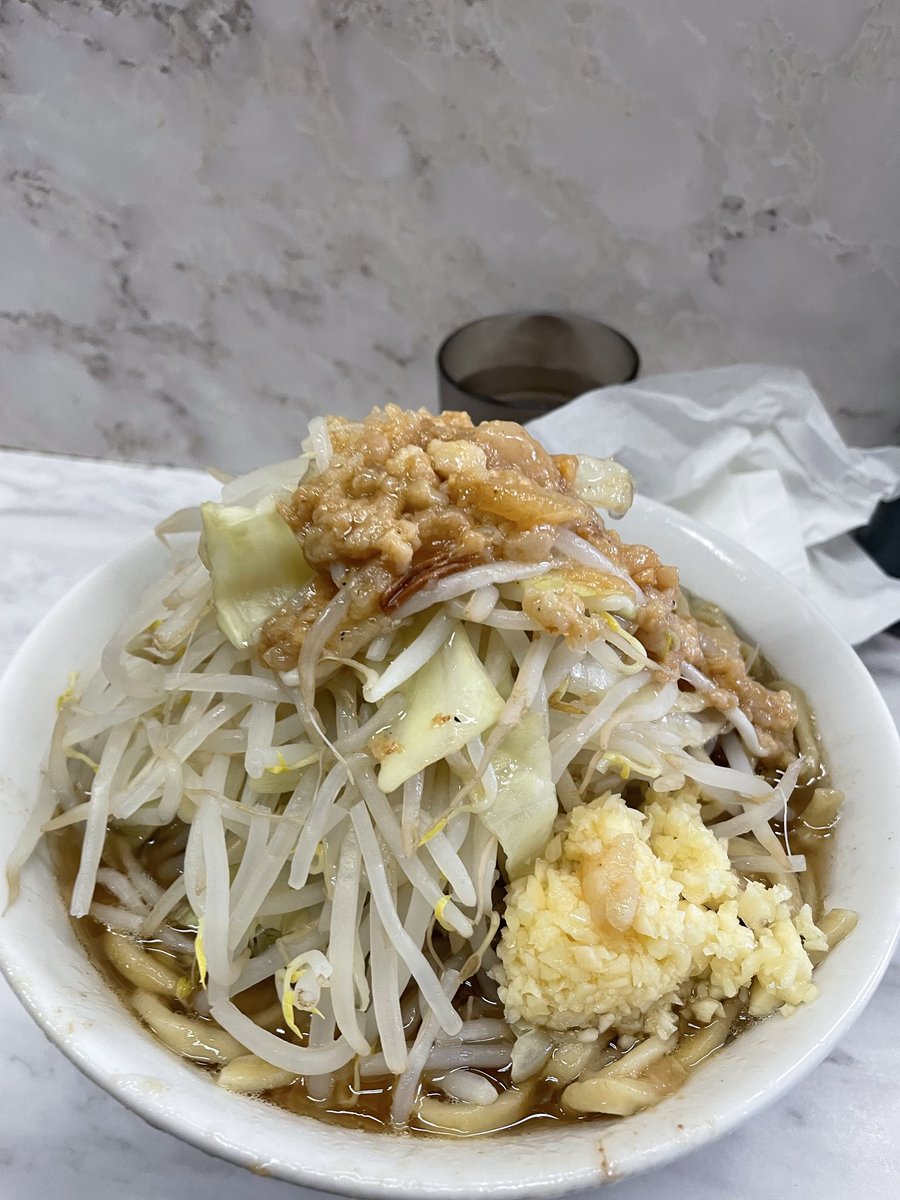 ask7lin's tweet photo. ゴールデンウィークみんな生きてるか？
久しぶりにラーメンしばいてきた！

虎丸
ラーメン
相変わらずここはうめーな！
このご時世に1000円で分厚いチャーシュー2枚付き、豚骨の効いたスープ、量！
たまんねーよ！
そそるぜ https://t.co/Dt58O4ezBh