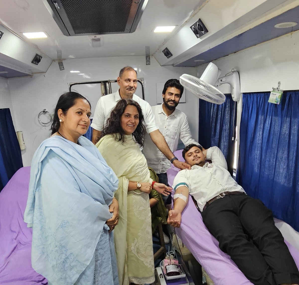 _AjayHooda's tweet photo. #प्रणाम_शहीदां_नु
#Blood_Donation_Camp Yesterday at C.R Institute of Law Rohtak in Memory of Martyrs'🇮🇳
Thanks and congratulations to all the blood donors🙏😊
#Donatebloodsavelife 
 @BloodDonorsIn @cmohry @MANAGEROFFOUND2 @NirmlChoudhary @SonuSood @thetribunechd @RandeepHooda https://t.co/fmAA29jurm