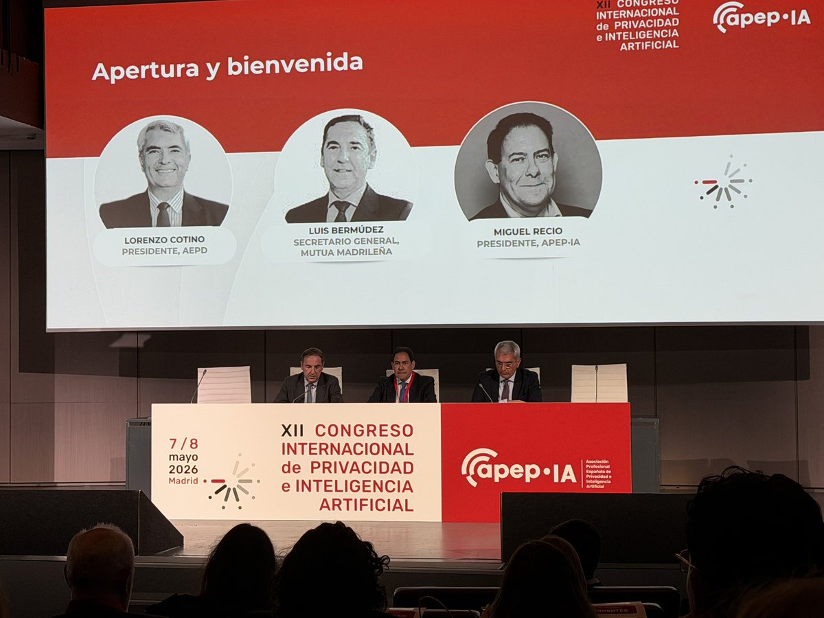 crispada2010's tweet photo. Empezamos dos días muy interesantes rodeada de compañeros y muchos amigos #apepia https://t.co/lwD6FLAOoY
