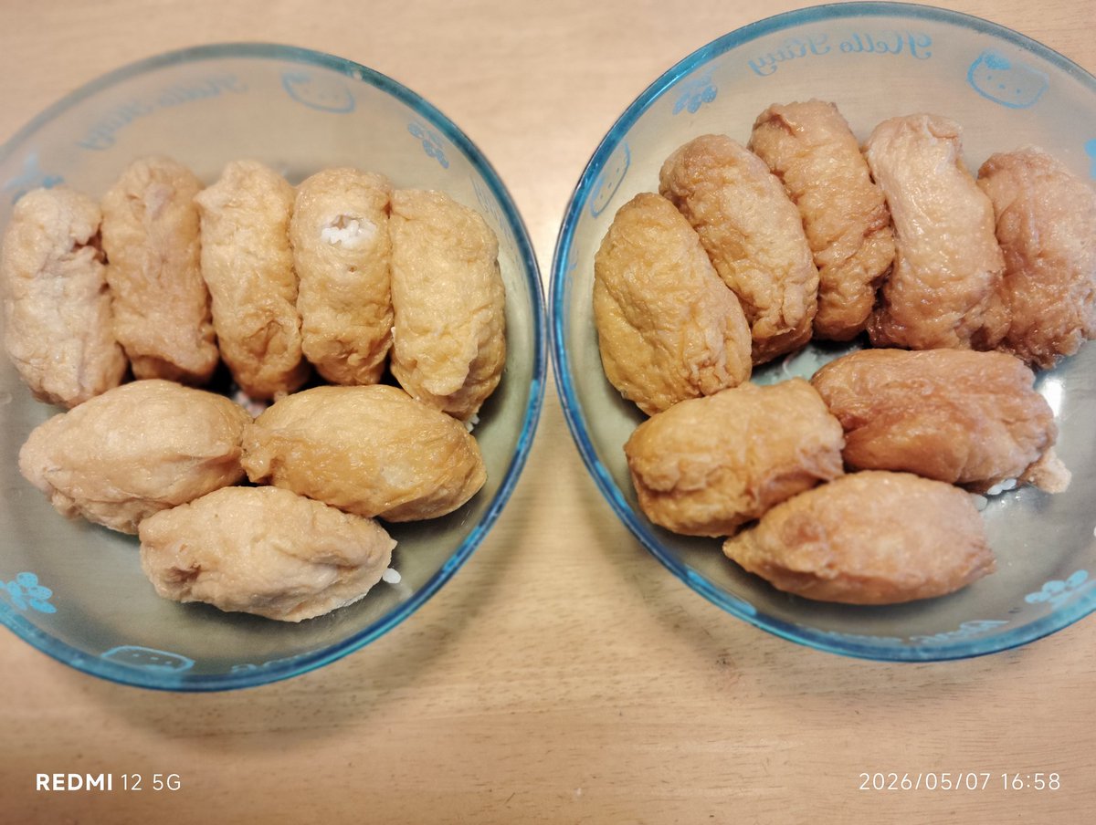 dancoua0226's tweet photo. いなり寿司
右が、砂糖と醤油と出汁の標準的な、いなり寿司
左が、めんつゆを使って手間を省いた、いなり寿司
味は、標準的の方が濃い
めんつゆの方が薄い
米は、米1に対して麦2を炊いて酢飯にしたが
米だけとそんなに変わらない感じ https://t.co/5muh5lULn0