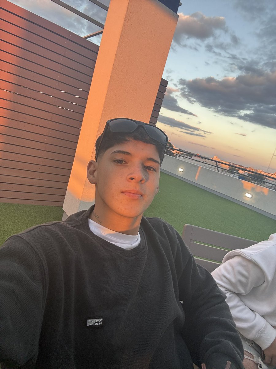 Sorzii6's tweet photo. porque me gustan🔪 https://t.co/QN56MhY5j0