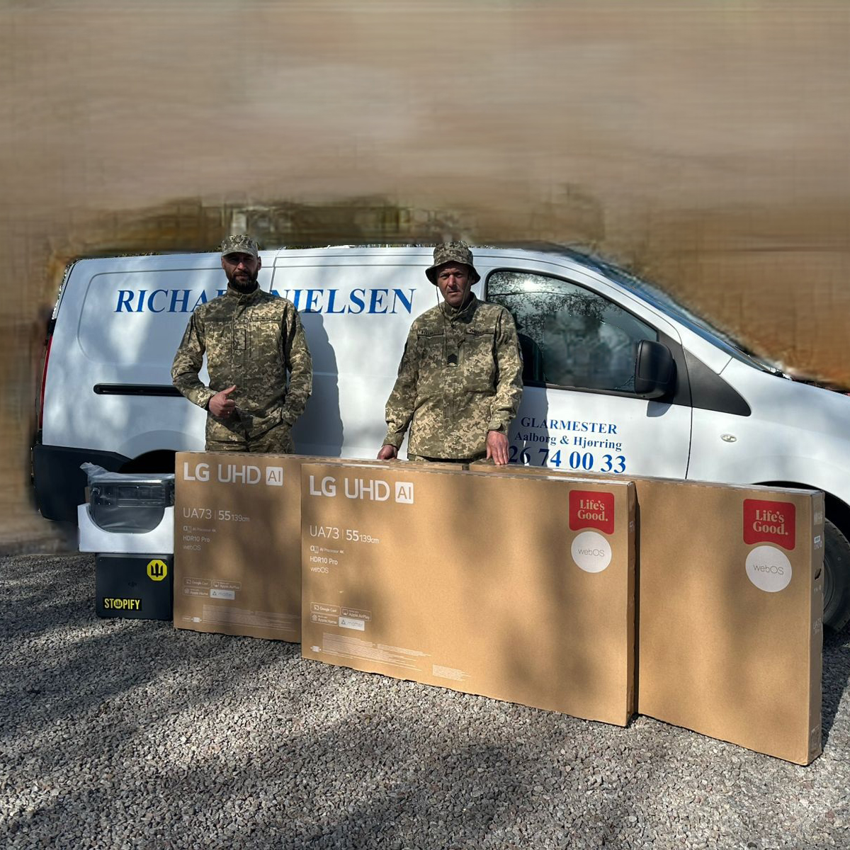stopify_org_ua's tweet photo. The unit from the State Transport Special Service reports that it has successfully received a Mercedes-Benz Sprinter mini truck, two DJI 2000 charging stations, and three screens for drone operators. Fingers crossed! https://t.co/2d3X1vnZzB