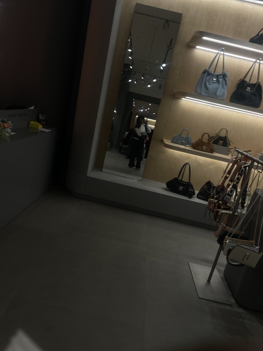 VeraVault3's tweet photo. Shopping 🛍️ https://t.co/GqRc4OJ4KS