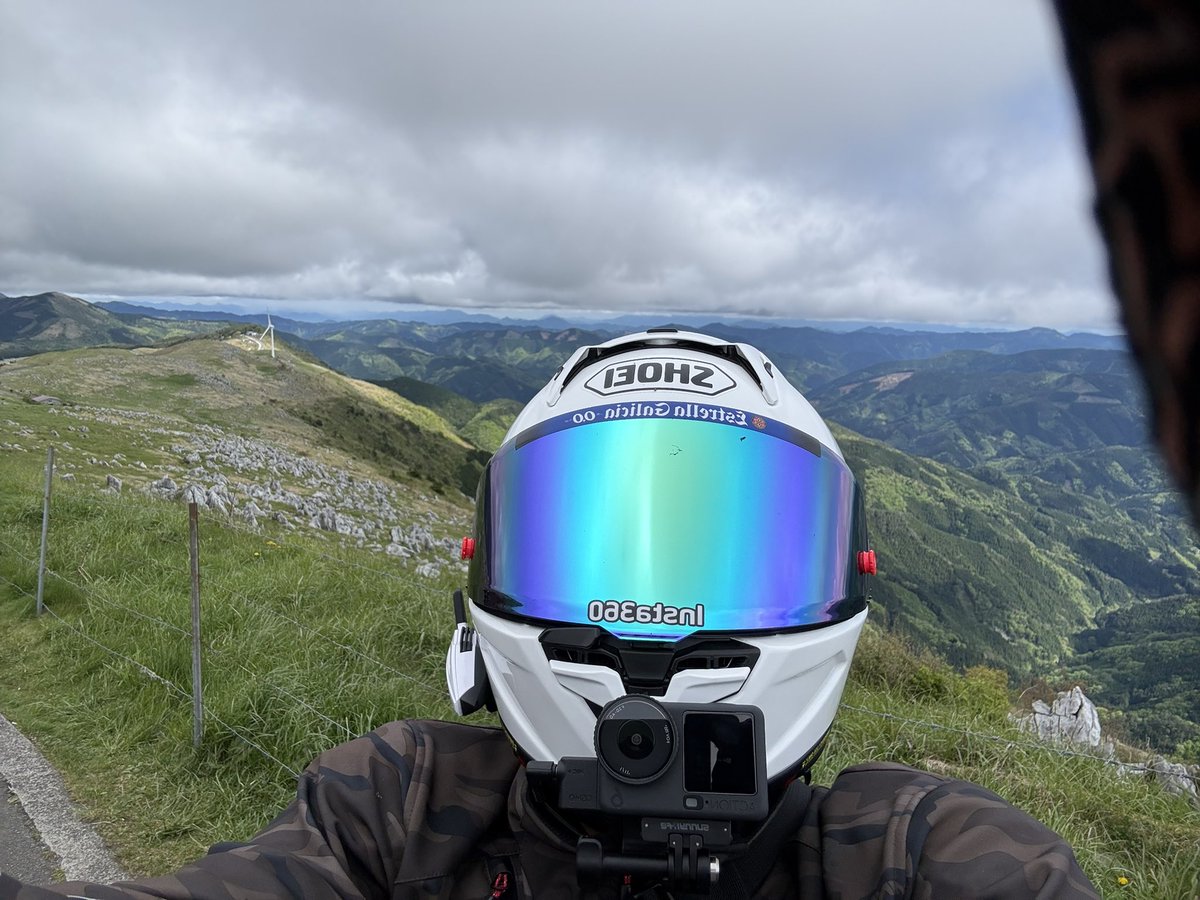 TerasDocument's tweet photo. ヤベェ。
今年もバイクで行きたかった場所に行く夢を叶えられた！
相方に感謝！！
#四国カルスト ホテルまでの途中に #UFOライン も行ってもうクタクタ💦💦 https://t.co/ZV1pVCcGcX