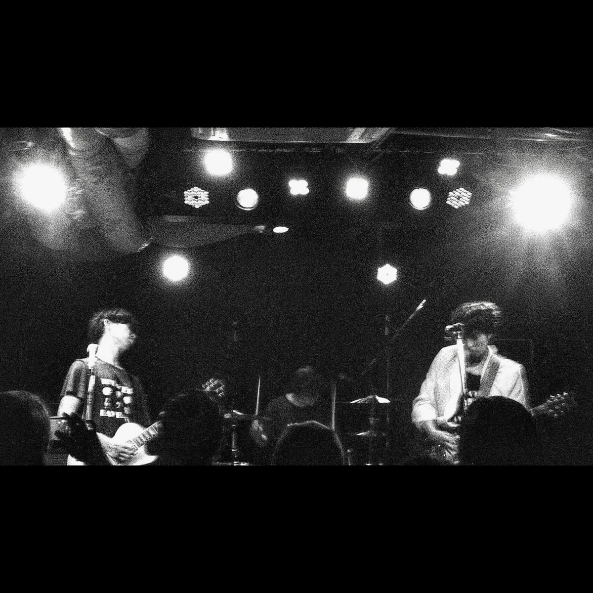 theater_laybans's tweet photo. 20260505
Thanks,BIRDLAND
Thanks,Rock bands
set list
1.Dirty Blues Drive Theater
https://t.co/lkIgP1Hd5O 37
3.LURIE LURIE
4.VOODOO VIPER
5.KILLING STONE
6.オオカミどもとワルツを(Waltz With Wolves)
photo by ストウチエ
See you again outside the theater! https://t.co/mCaWzFTQPw