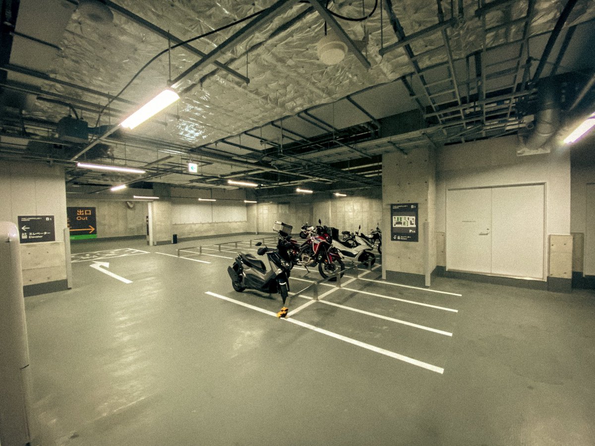 MoreReal_Film's tweet photo. GW最終日は、初めてのニュウマン。

バイク駐車場が広くて、1時間200円で最高。 https://t.co/G1CIW6xpDb