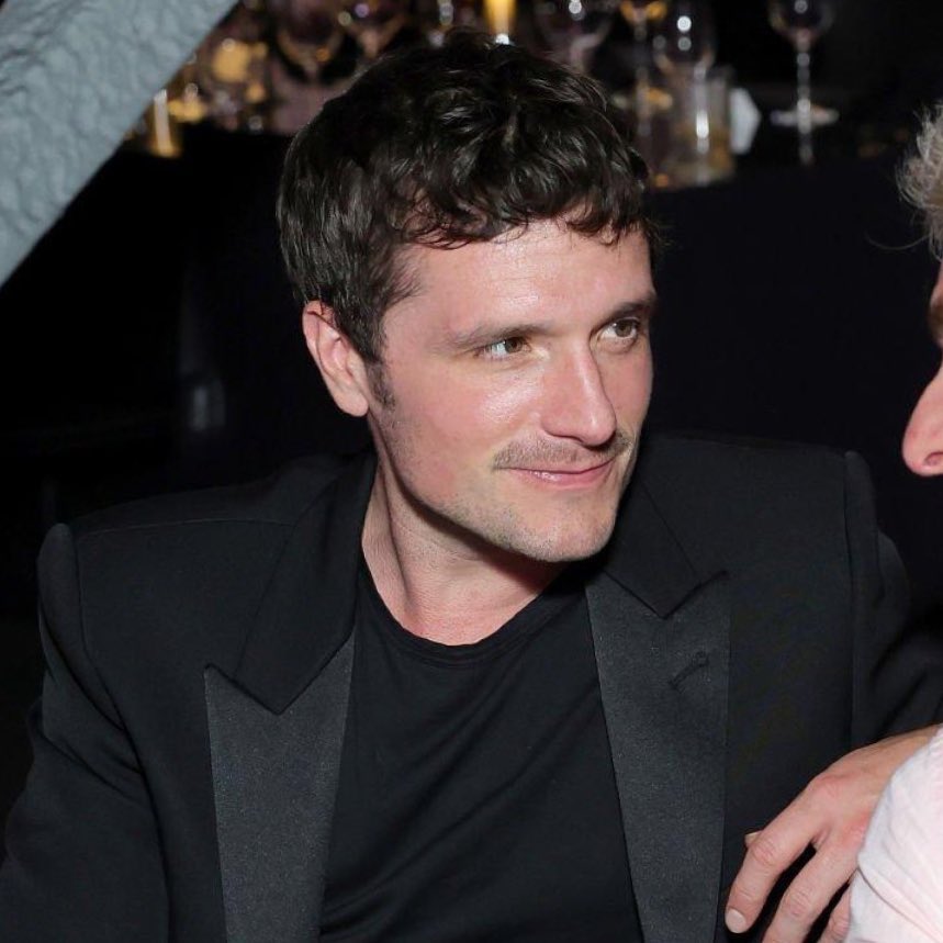haderfluffyhair's tweet photo. Josh Hutcherson you gorgeous gorgeous man https://t.co/yLPTyPLpdF