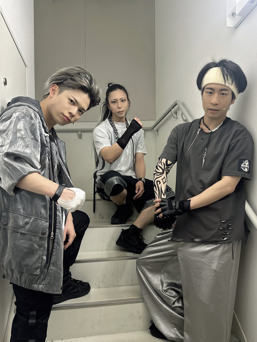 nmc402's tweet photo. 舞台『ZERO RISE』

チーム　IRON ARMS
拳振り回してます🏀

明日は19時〜宜しくお願いします📣

#ゼロライズ https://t.co/pNl5UY1EkB