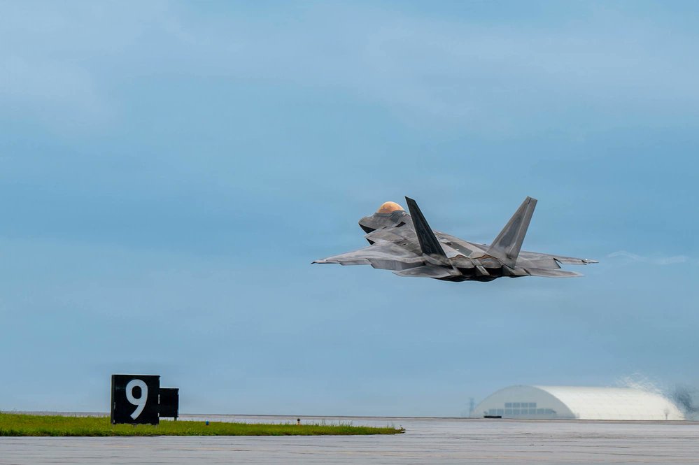 嘉手納にF-22ラプター到着、インド太平洋の航空戦力を強化✈️ 2026年5