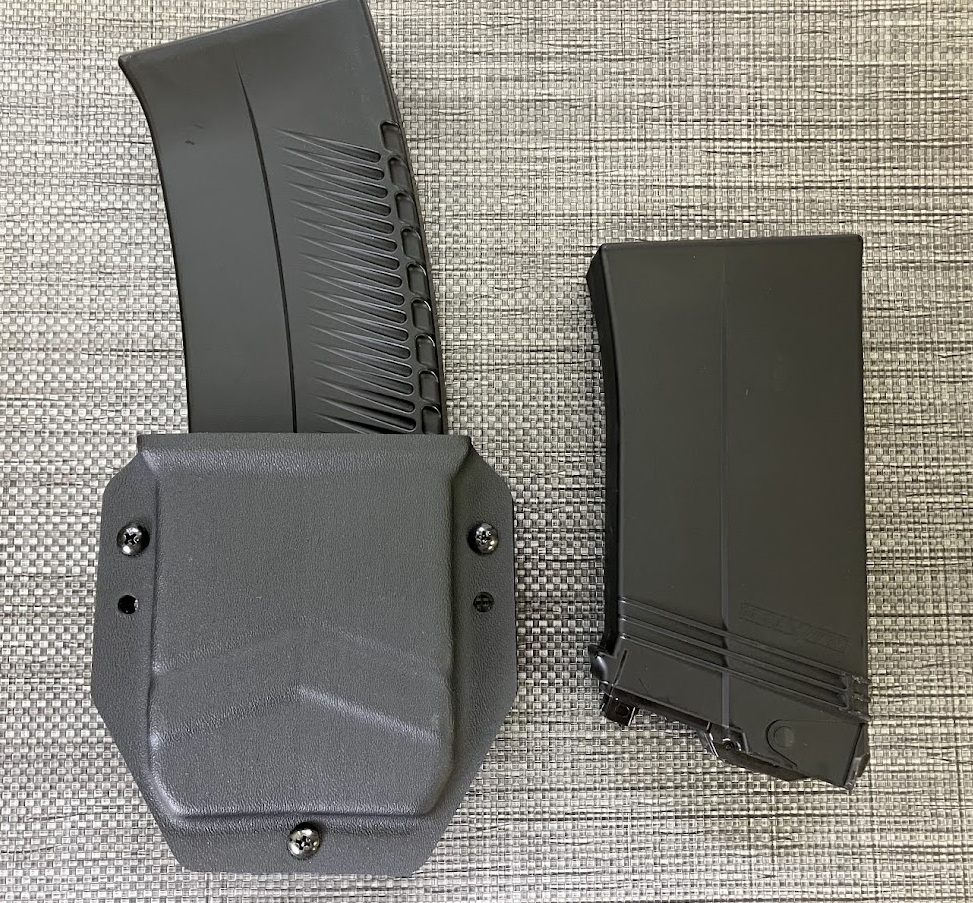 AirsoftUltima's tweet photo. Saiga12K用マグキャリアがリニューアルして発売となります！
マガジン両サイドの出っ張りを考慮したデザインとなりました！
今回あまり数が用意できていないのでお早めに！
色や柄変更のイージーオーダー対応です！
購入は以下URLから！
https://t.co/2vtYoPk3nV https://t.co/tWkjsIbI6j