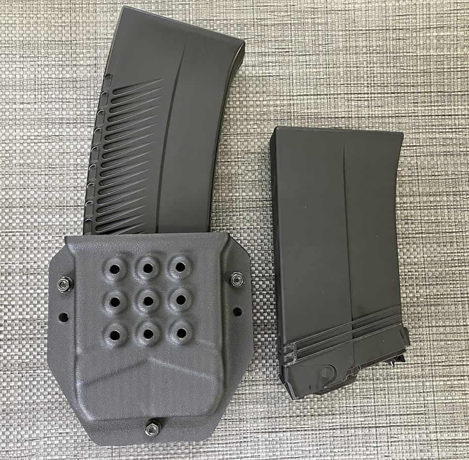 AirsoftUltima's tweet photo. Saiga12K用マグキャリアがリニューアルして発売となります！
マガジン両サイドの出っ張りを考慮したデザインとなりました！
今回あまり数が用意できていないのでお早めに！
色や柄変更のイージーオーダー対応です！
購入は以下URLから！
https://t.co/2vtYoPk3nV https://t.co/tWkjsIbI6j