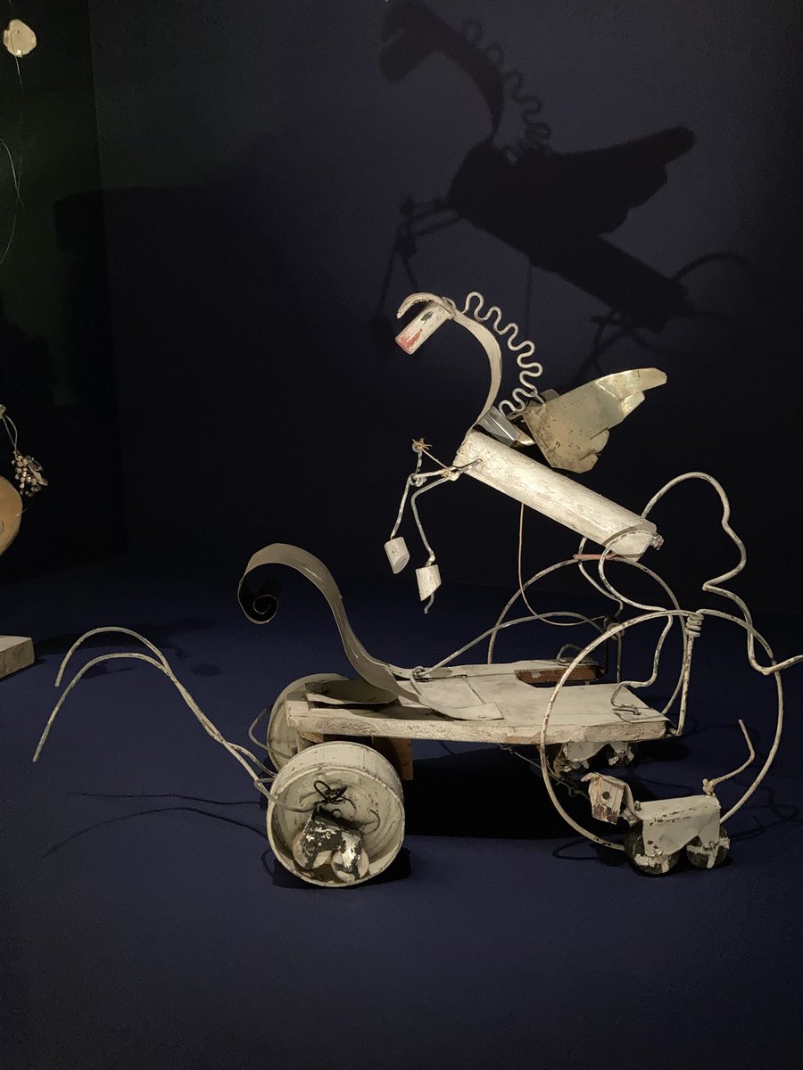 YPiarroux's tweet photo. Bonjour. Quelques personnages du petit cirque de #Calder. Exposition à la fondation Louis Vuitton. @cultura_hola https://t.co/G5dYScOeUn