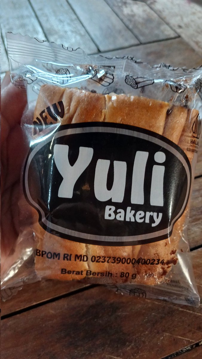 YuliEnd4h's tweet photo. Nemu roti ini di pasar gratisan lagi , yang unik Namanya YULI 
( It's me ) 🥰

Ternyata baru sadar Aku CEO Pabrik Roti 🤭😅

Selamat Siang guys... 
Jangan lupa Senyum dan Bahagia 🥰😄 https://t.co/XZ3b6pmtU9