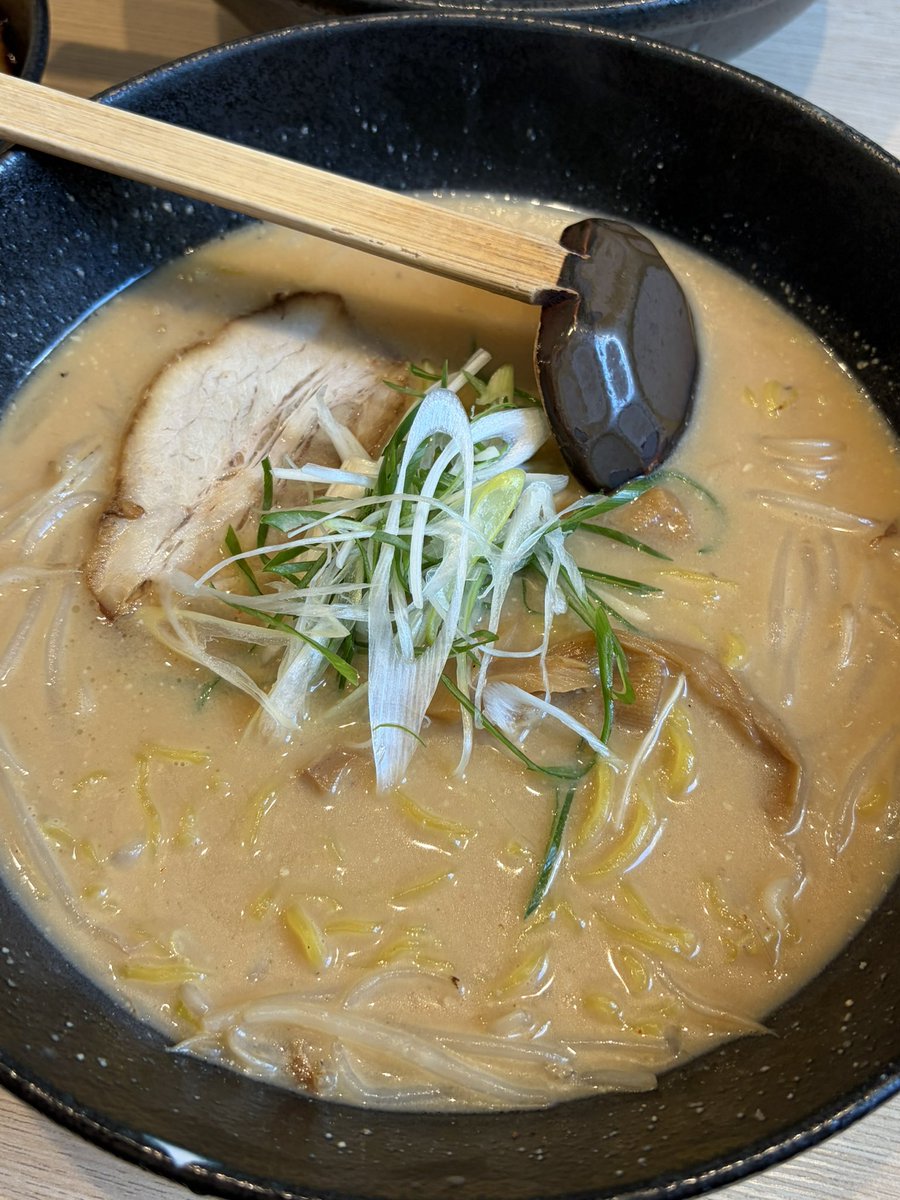 パルメ tweet media