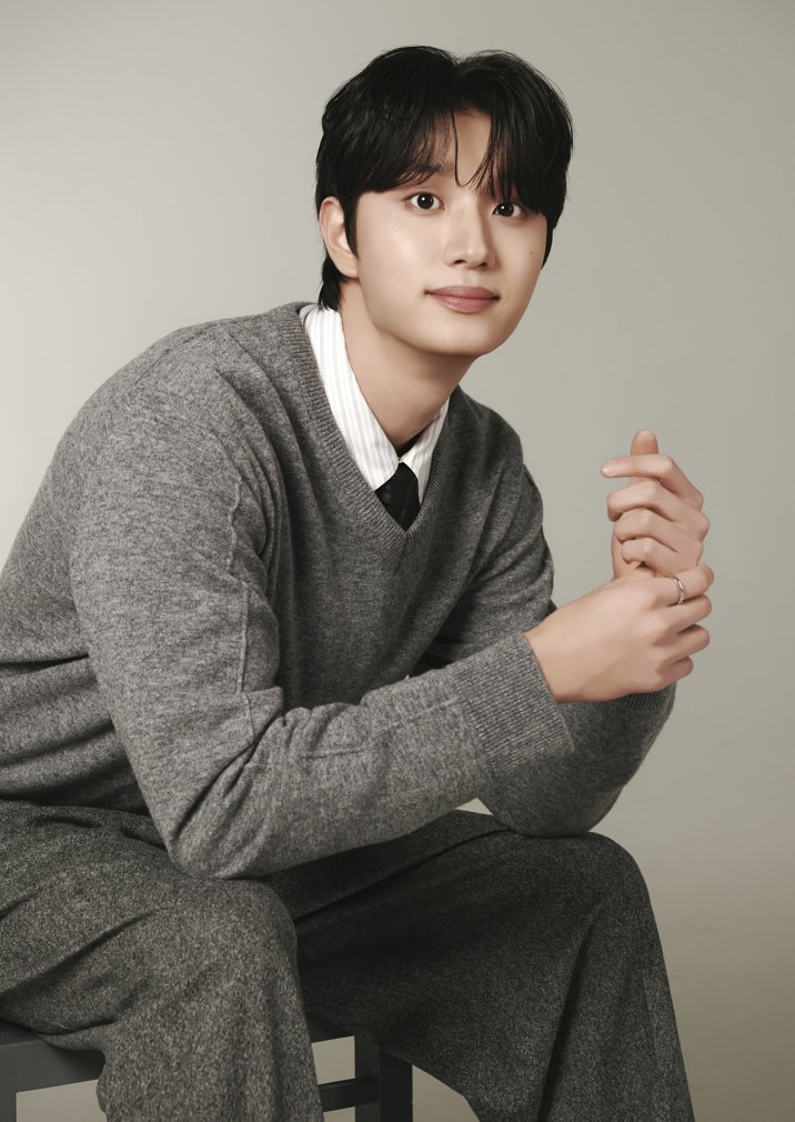 김재원 "만인의 연하남? 과분한 호칭…얻을 자격 있을까" [인터뷰M]
#유미의세포들3 #김재원 #연하남 #만인의연하남 #순록 #iMBC연예

'유미의 세포들3' 순록 역을 맡은 배우 김재원이 '만인의 연하남'으로 떠오른 소감을 전했다.

이날 인터뷰에 임한 김재원은 "'만인의 연하남'으로 불러주셔서