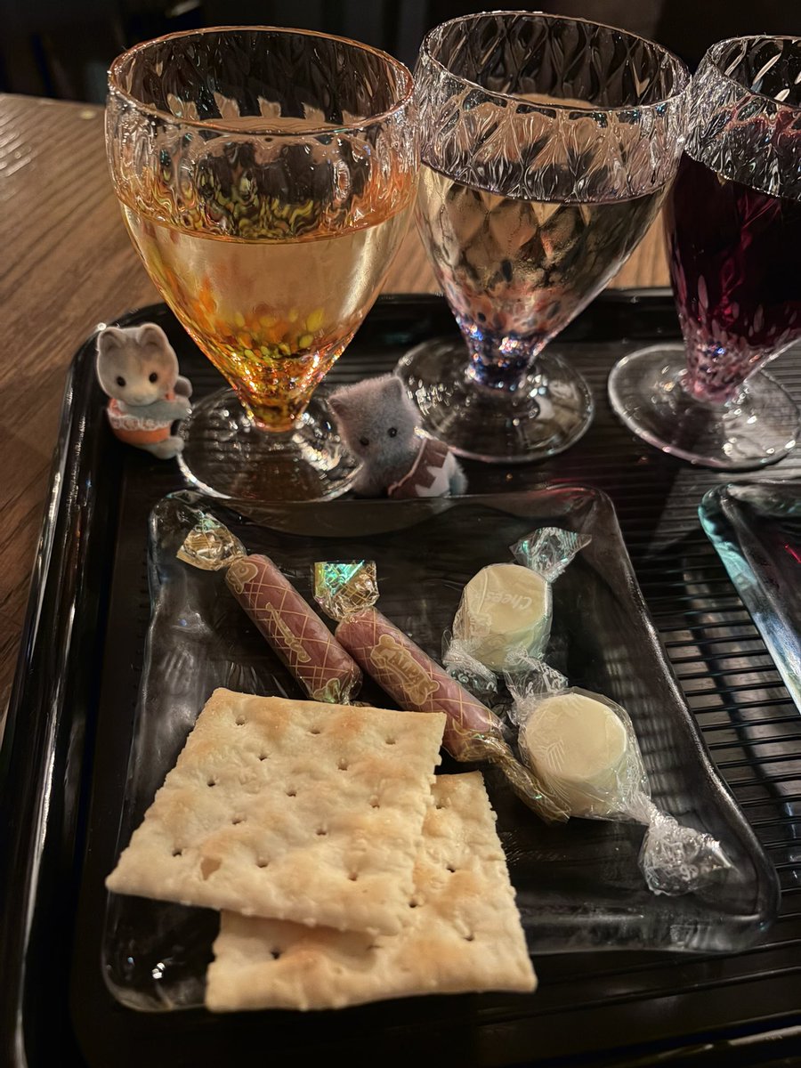 HATA_SN's tweet photo. 美味いワイン飲み比べてたらピアノ生演奏はじまって神。 https://t.co/pcjGMpwqw7