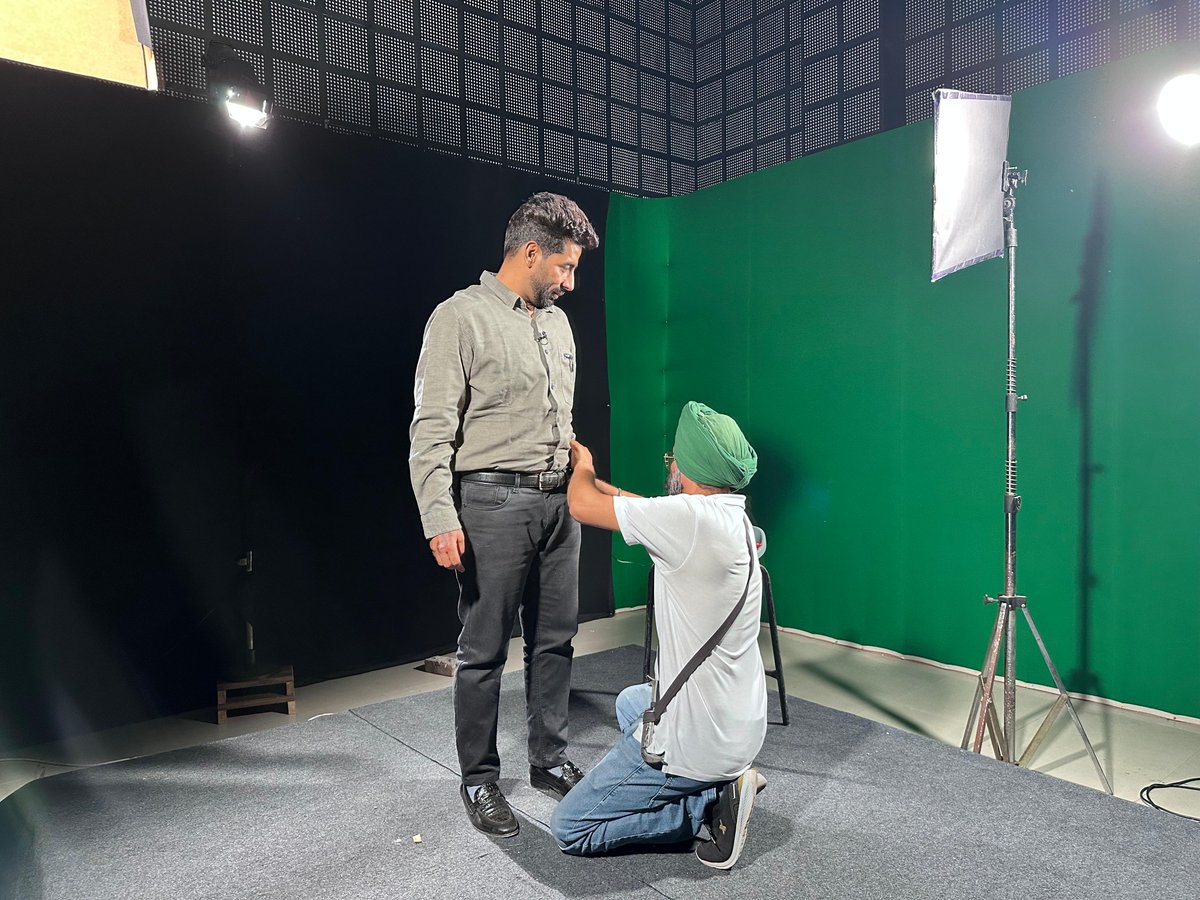 emrcpatiala's tweet photo. During the SWAYAM MOOC recording at EMRC, Punjabi University, Patiala, Dr. Anish successfully completed the recording of his modules. The sessions were efficiently coordinated and directed by Daljit Ami.

@daljitami @cec_ugc @ugc_india @EduMinOfIndia
@emrcpatiala @ParikshatManhas https://t.co/E9ZHh3p7X8