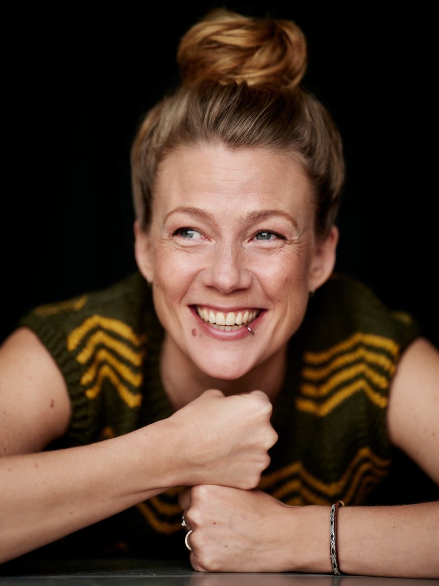 ReadNordic's tweet photo. @svetknihypraha přivítá také švédskou spisovatelku Lisu Ridzén, která čtenáře i kritiku nadchla románem Jeřábi táhnou na jih. Inspiraci k tomuto debutu jí poskytly objevené záznamy, které o jejím dědečkovi na sklonku jeho života vedla pečovatelská služba. https://t.co/4A9CtoTBIM