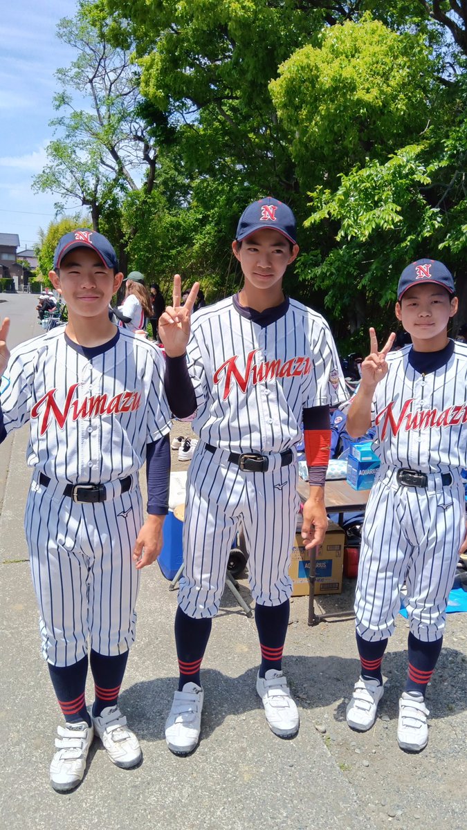 yakyuotaku0728's tweet photo. #沼津リトルシニア

左→2025年
右→2026年

逞しくなりました。それぞれ色んな想いを抱いて最後の夏季大会に！
笑うんだよ！今までの悔しさを笑顔に変えて戦ってね。そして直前にケガをしてしまった航輝君の分まで勝利を掴んで１日でも長い夏を送ってほしい。 https://t.co/AwphJ6LO4V