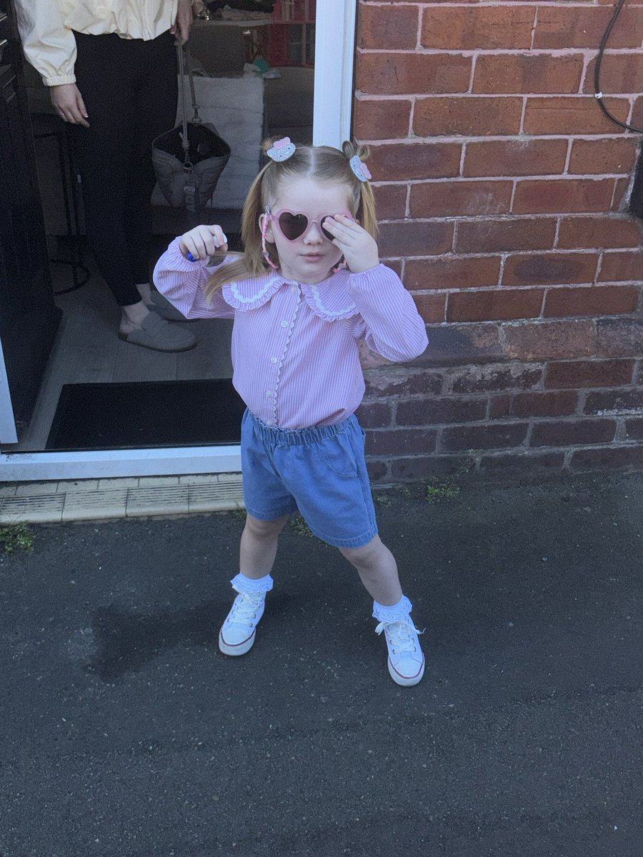 LewisFos93's tweet photo. Happy 3rd birthday Cora Foster. Mummy &amp; Dad love you very much. ❤️ @georgia_keane1 https://t.co/zpkc2fI315