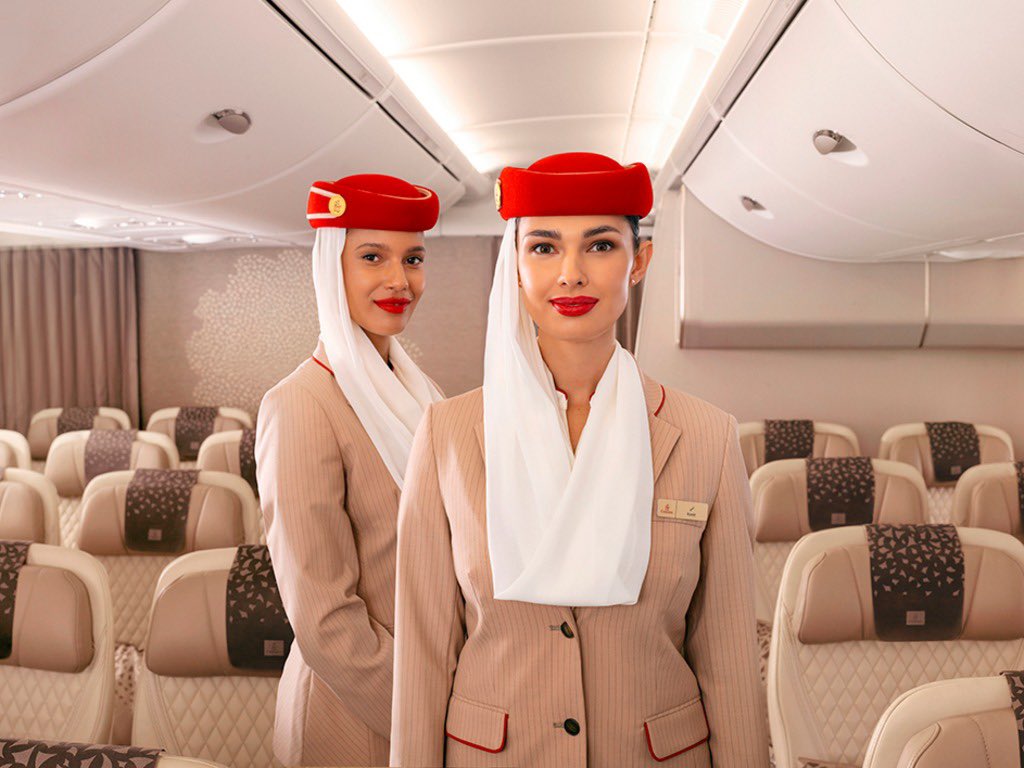 AviationWG's tweet photo. 🔴 مجموعة الإمارات تعلن عن أرباح تاريخية..

رغم التحديات، أعلنت مجموعة الإمارات عن إيرادات 41 مليار دولار للسنة المالية المنتهية في 31 مارس 2026، بنمو بلغ 3%.

 الأرباح قبل احتساب الضرائب زادت بنسبة 7% وبلغت 6.6 مليار دولار، بهامش ربح بلغ 16.2%.

الأرصدة النقدية بلغت 16.2 مليار دولار، وهو أعلى مستوى لها في تاريخ المجموعة. 

تم توظيف أكثر من 9 آلاف شخص، وتجاوز عدد الموظفين 130 ألف.