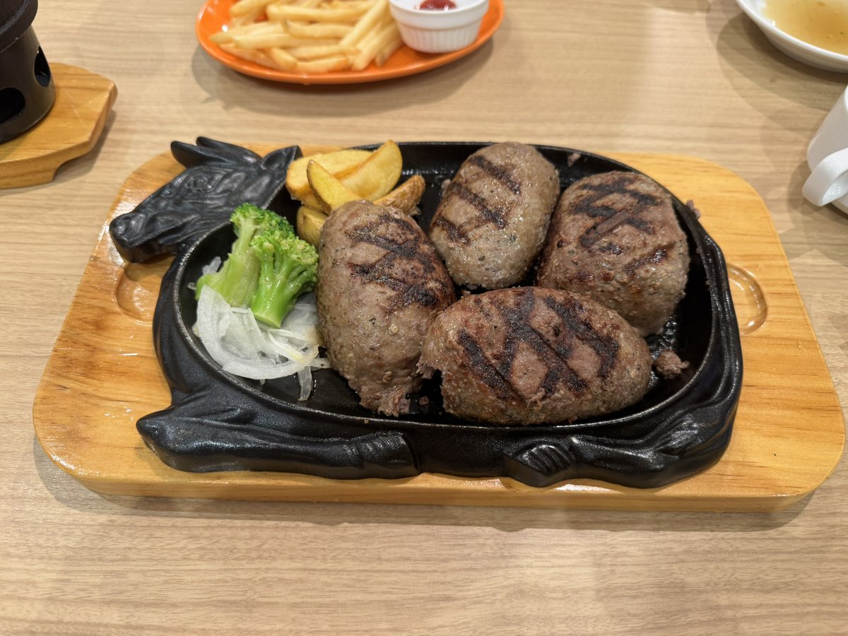 アダチタクミ tweet media