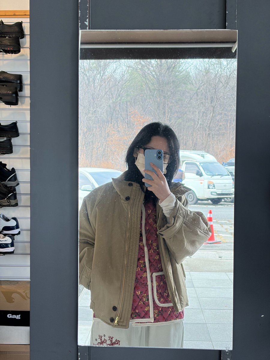 vertebraespa's tweet photo. babysitter kmj x neighbor yjm but yjm thinks the kid is kmj's and goes through a rollercoaster of emotions bcs she's been crushing on kmj since she moved in (she's not ready for a kid. wait, maybe she is?? no, wait.) https://t.co/ktUn19LHjs