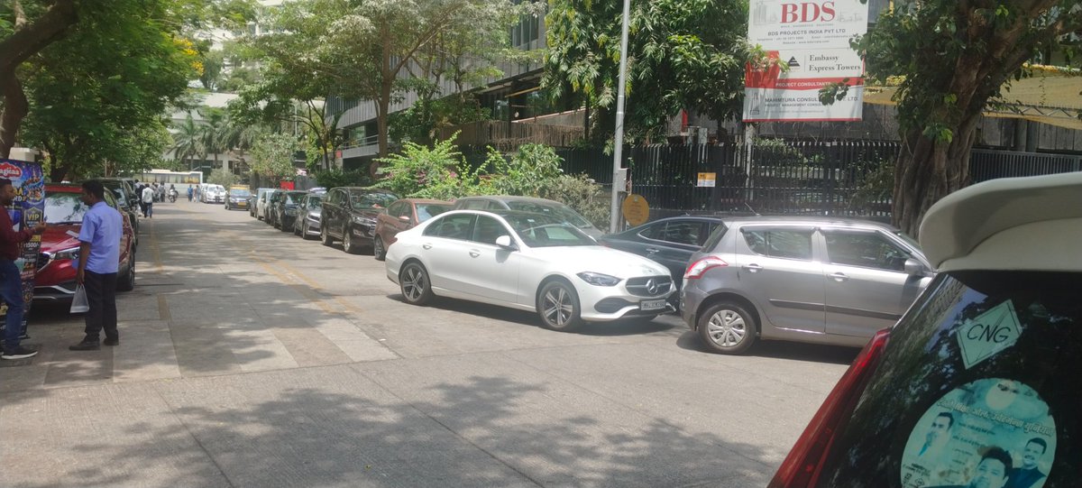 pgk946's tweet photo. @MTPHereToHelp all cars are being parked double and triple near air India building by bmc vendor who is not wearing any ID card. This has become recurring issues. Please provide update on this. https://t.co/CEVVLvo4a2