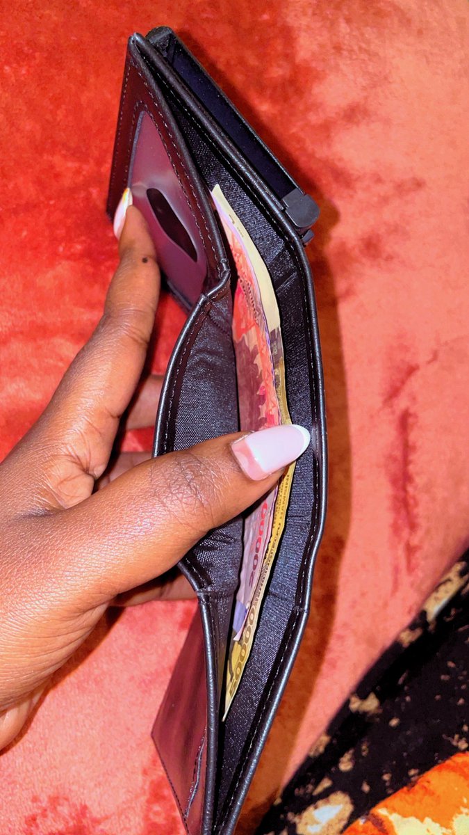 SharonkBirungi's tweet photo. These wallets go for 50k

✅Leather material 
✅Slim and portable 
✅Durable 

📞 📱 0783120633 https://t.co/ocCuVRENX0