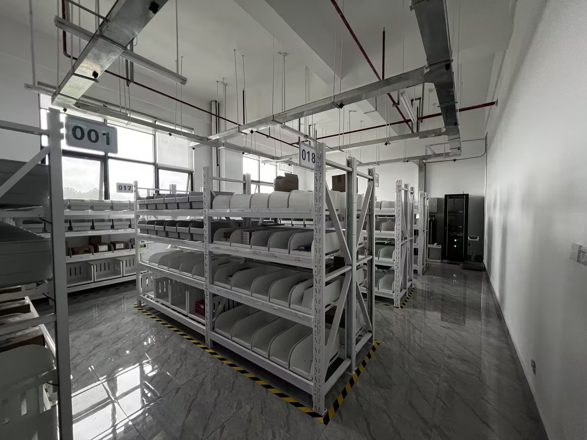 CloudpickTech's tweet photo. AI-powered energy materials warehouse ⚡🤖
Cloudpick helps energy leaders like Shell, ExxonMobil &amp; Petronas run 24/7 unmanned inventory: staff badge in, grab parts, walk out—AI tracks every item in real time.
#Cloudpick #AI #SmartWarehouse #Energy https://t.co/cCVKqAuSds