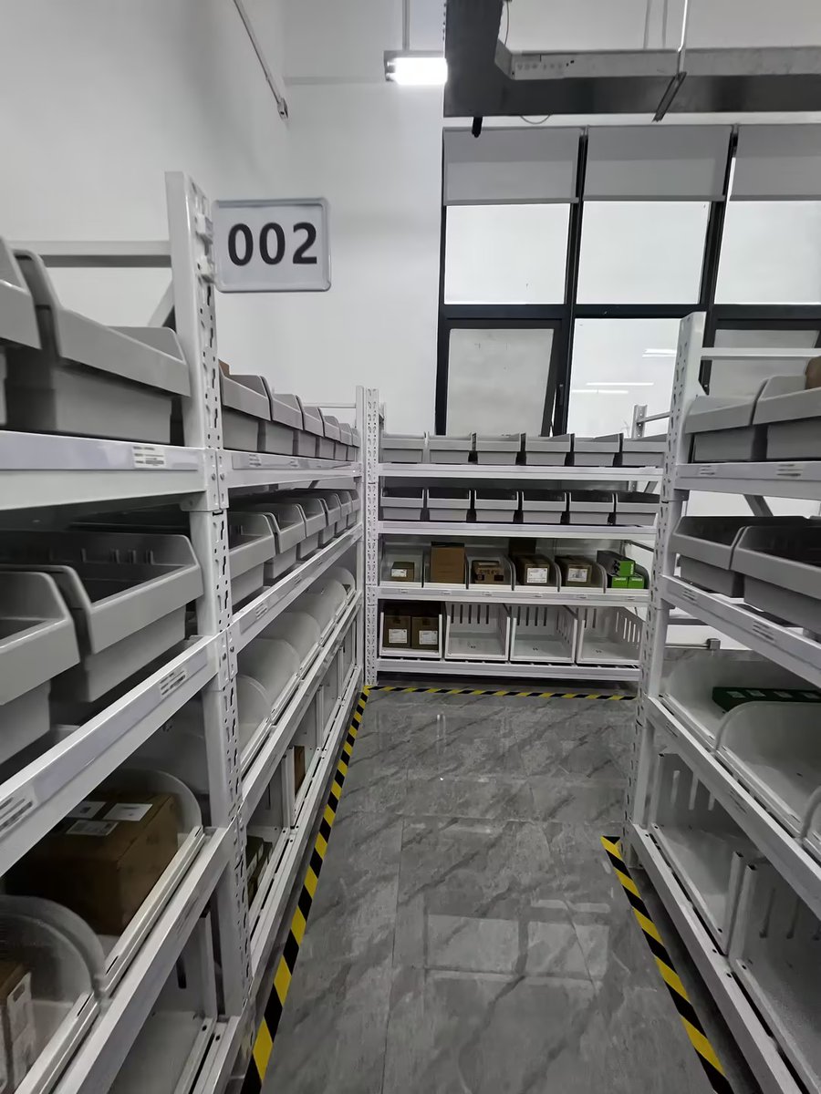 CloudpickTech's tweet photo. AI-powered energy materials warehouse ⚡🤖
Cloudpick helps energy leaders like Shell, ExxonMobil &amp; Petronas run 24/7 unmanned inventory: staff badge in, grab parts, walk out—AI tracks every item in real time.
#Cloudpick #AI #SmartWarehouse #Energy https://t.co/cCVKqAuSds