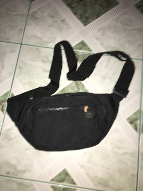 sunflwysh_'s tweet photo. brown bunny- ₱30
pink plushie- ₱80
gray plushie- ₱60

black bag- ₱40
white swan bag- ₱35
brown bag- ₱20 https://t.co/fCBU1tbldX
