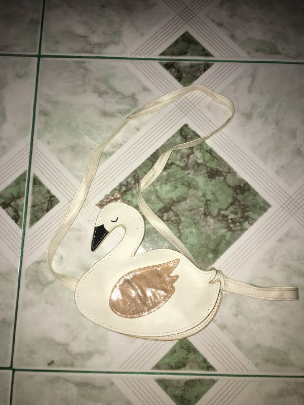 sunflwysh_'s tweet photo. brown bunny- ₱30
pink plushie- ₱80
gray plushie- ₱60

black bag- ₱40
white swan bag- ₱35
brown bag- ₱20 https://t.co/fCBU1tbldX